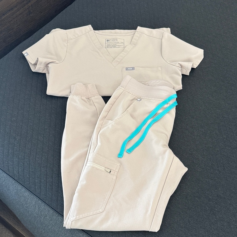 Figs Women's Scrub Set in Light Beige with Teal Drawstrings